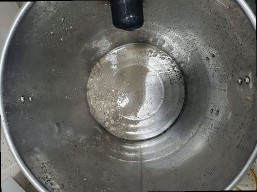 마포구 성산1동 하수구막힘 배수구 주변 물 고임과 역류 흔적을 확인하는 현장